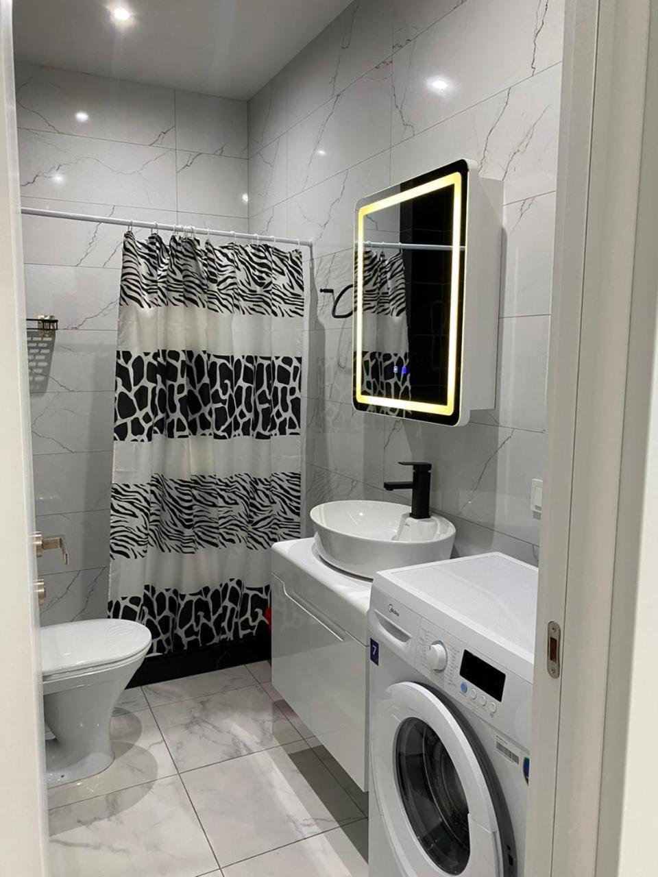 Apartment - "Exclusive" Tbilisi Buitenkant foto