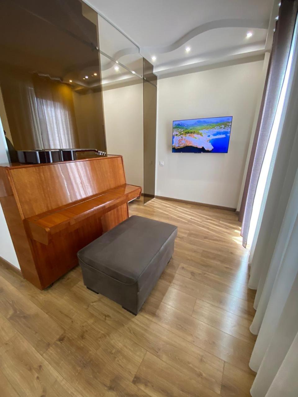 Apartment - "Exclusive" Tbilisi Buitenkant foto